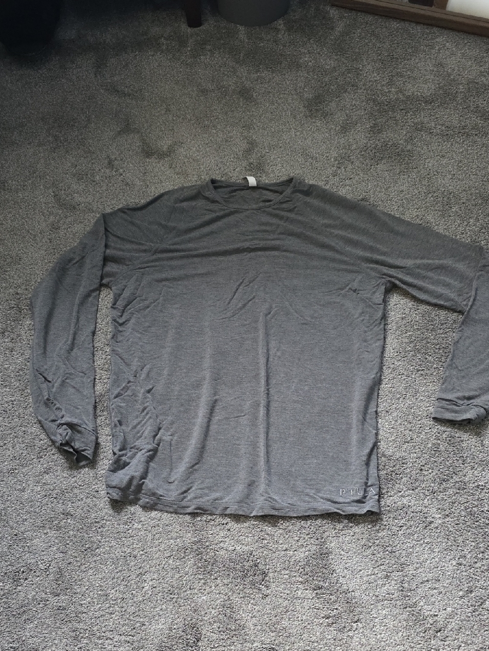 P'tula Unisex Long-Sleeve Crewneck Shirt in Charcoal Gray